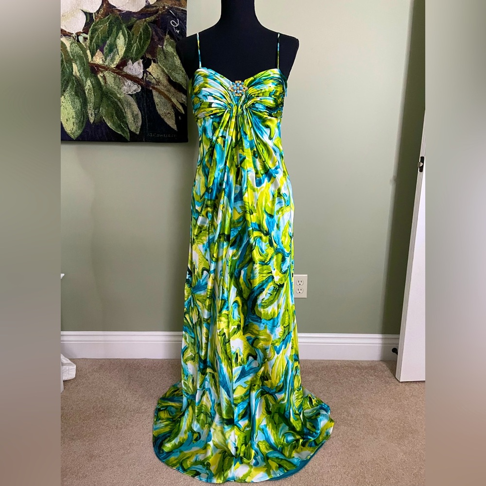 100% Silk Maxi Cocktail Gown by Laundry Shelli Segal. Size 6